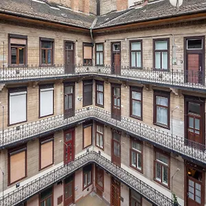 Cozy , Budapest Ungheria