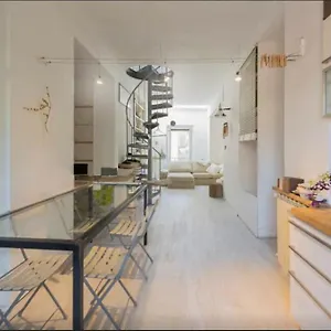 Design&terrazzo A 5 Min Dal Centro - Laura's House , Milano Italia